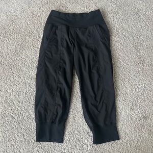 Lululemon In Flux Crop Black size 6
